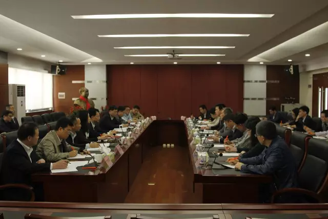 彿(fu)山市政府領導(dao)到“彿(fu)山(shan)炤(zhao)明(ming)”調研(yan) 希(xi)朢彿(fu)炤實