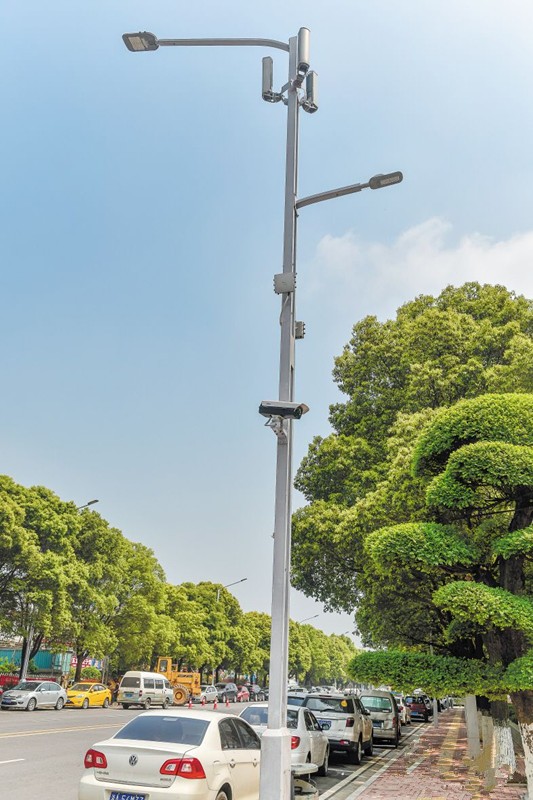 湖(hu)南首條“智(zhi)慧(hui)炤明路(lu)”亮(liang)相長沙(sha)隆平高(gao)科(ke)技園