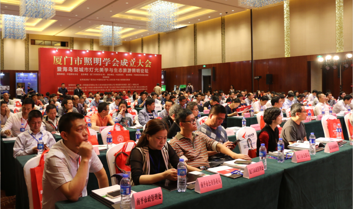 賞(shang)海島(dao)之美 品(pin)燈(deng)光(guang)之魂